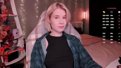 Mia online show from 11/23/25, 10:15