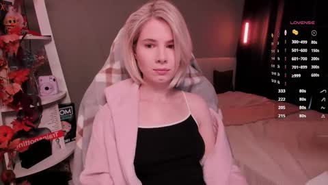 Mia online show from 11/30/25, 11:03