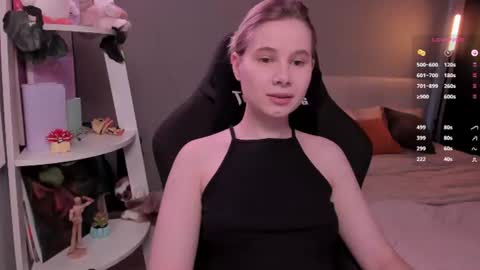 Mia online show from 07/06/26, 10:45