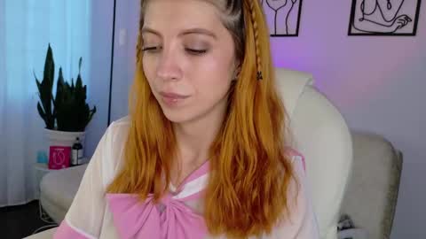 Snapshot of imsiennabellucci chatting on 10/07/25, 09:45 Sienna online show from 10/07/25, 09:45