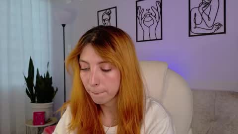 Snapshot of imsiennabellucci chatting on 10/16/25, 09:27 Sienna online show from 10/16/25, 09:27