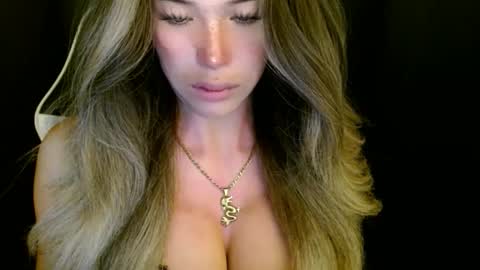 Queen Gwen online show from 11/10/25, 06:18