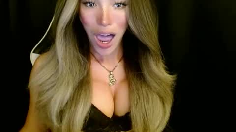 Queen Gwen online show from 11/27/25, 01:29