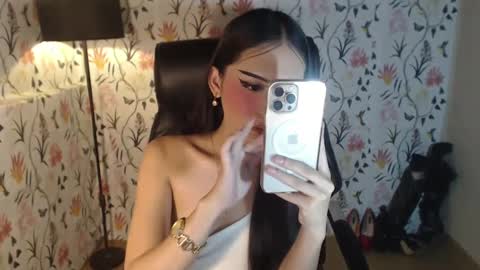Snapshot of imyourlegalbaby chatting on 01/14/25, 12:45 Aki online show from 01/14/25, 12:45