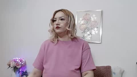 Snapshot of ina_pearl chatting on 11/06/25, 03:40 Ina online show from 11/06/25, 03:40