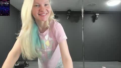 Snapshot of incredible__shell_ chatting on 05/20/26, 07:53 Masha online show from 05/20/26, 07:53