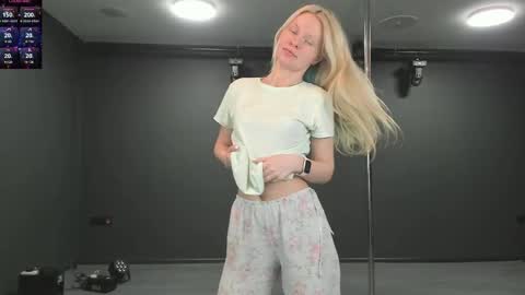 Snapshot of incredible__shell_ chatting on 05/23/26, 10:14 Masha online show from 05/23/26, 10:14