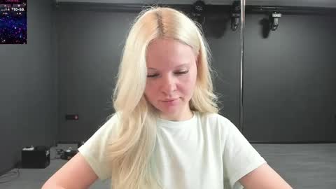 Snapshot of incredible__shell_ chatting on 05/27/26, 07:00 Masha online show from 05/27/26, 07:00