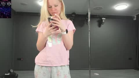 Snapshot of incredible__shell_ chatting on 05/30/26, 07:11 Masha online show from 05/30/26, 07:11