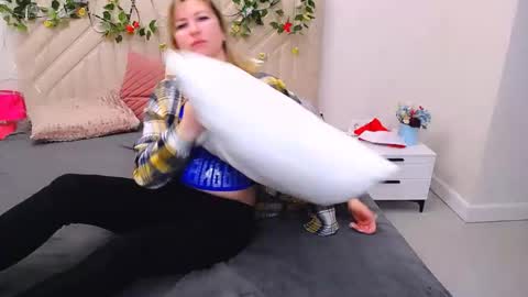 incredible_ariela online show from 01/06/26, 05:33