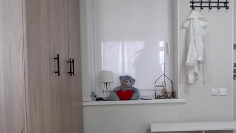 Snapshot of increible_della chatting on 10/21/25, 08:26 Della online show from 10/21/25, 08:26