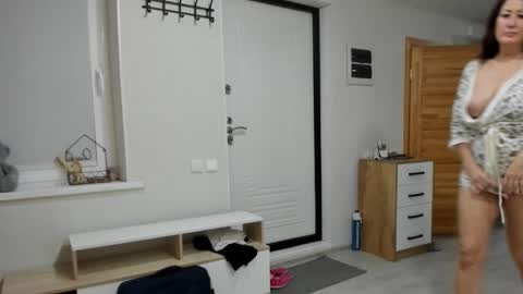 Snapshot of increible_della chatting on 10/24/25, 05:31 Della online show from 10/24/25, 05:31