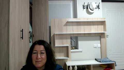 Snapshot of increible_della chatting on 07/07/26, 05:50 Della online show from 07/07/26, 05:50