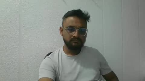 Snapshot of indian1433 chatting on 12/15/25, 04:17 indian1433 online show from 12/15/25, 04:17