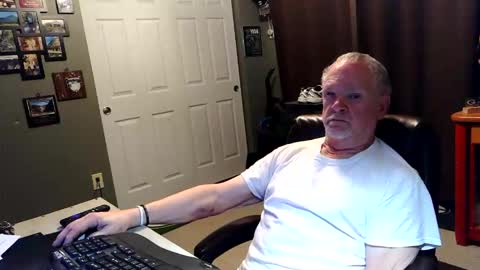 Papa online show from 05/10/26, 10:42