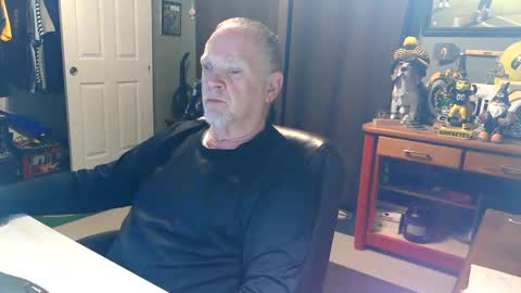 Papa online show from 05/19/26, 07:37