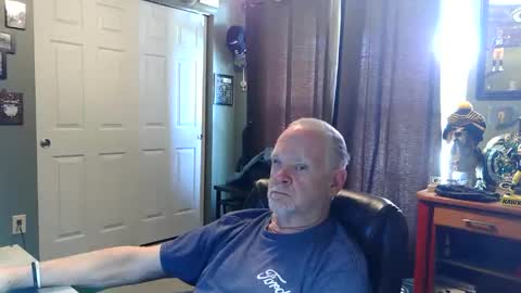Papa online show from 06/06/26, 07:07