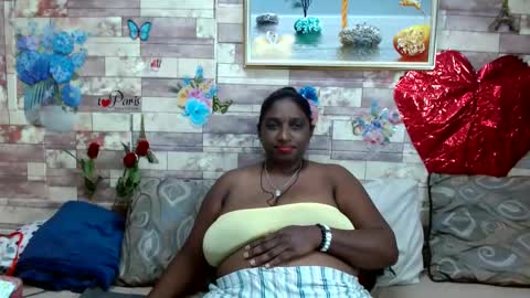 Snapshot of indianblue3 chatting on 02/04/25, 10:43 tracy online show from 02/04/25, 10:43