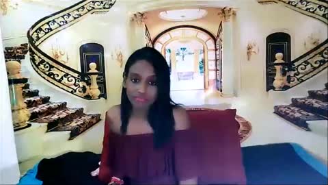 Leah online show from 12/09/24, 10:41