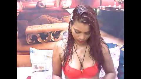 indiansexyass4u2luv online show from 01/11/25, 03:52
