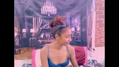 Snapshot of indiansexybutt4u2luv chatting on 03/20/26, 07:02 indiansexybutt4u2luv online show from 03/20/26, 07:02