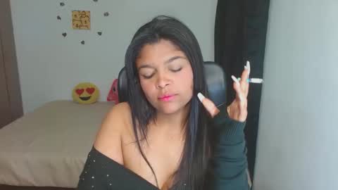 Snapshot of indica_18 chatting on 10/21/25, 01:01 Aleja vallejo online show from 10/21/25, 01:01