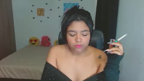 Snapshot of indica_18 chatting on 11/30/25, 01:37 Aleja vallejo online show from 11/30/25, 01:37