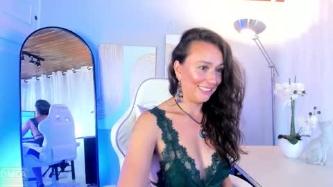 Snapshot of indigo_sativa chatting on 01/05/26, 10:24 Indigo Wild online show from 01/05/26, 10:24