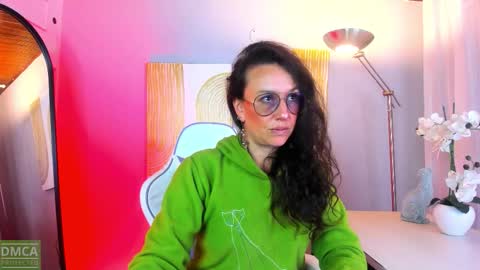 Snapshot of indigo_sativa chatting on 02/01/26, 06:39 Indigo Wild online show from 02/01/26, 06:39