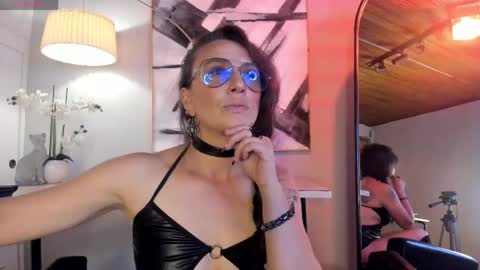 Snapshot of indigo_sativa chatting on 05/05/26, 01:57 Indigo Wild online show from 05/05/26, 01:57