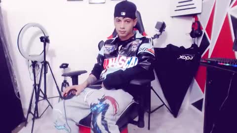 Snapshot of indomitablebeast chatting on 11/13/25, 11:36 matias online show from 11/13/25, 11:36