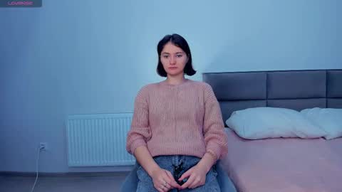 Snapshot of inellcanty chatting on 09/22/25, 04:03 Kira online show from 09/22/25, 04:03