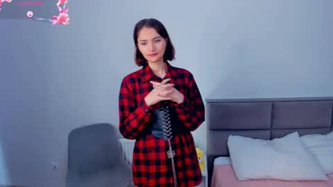 Snapshot of inellcanty chatting on 09/29/25, 04:06 Kira online show from 09/29/25, 04:06