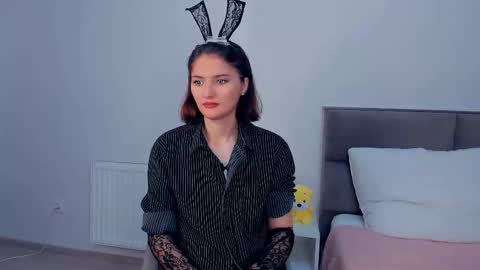 Snapshot of inellcanty chatting on 10/07/25, 04:09 Kira online show from 10/07/25, 04:09