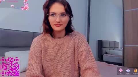 Snapshot of inellcanty chatting on 10/13/25, 04:01 Kira online show from 10/13/25, 04:01