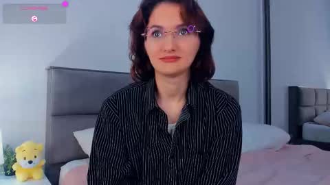 Snapshot of inellcanty chatting on 10/16/25, 04:13 Kira online show from 10/16/25, 04:13