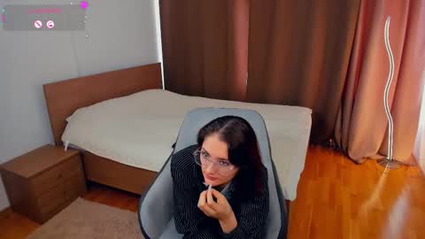 Snapshot of inellcanty chatting on 10/22/25, 04:13 Kira online show from 10/22/25, 04:13