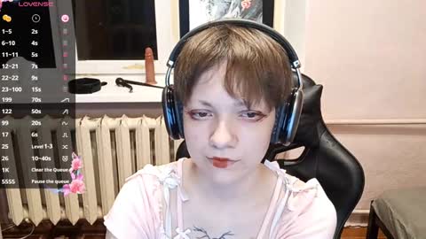 Snapshot of infinitina chatting on 10/19/25, 04:07 Keily online show from 10/19/25, 04:07