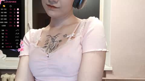 Snapshot of infinitina chatting on 10/23/25, 04:17 Keily online show from 10/23/25, 04:17