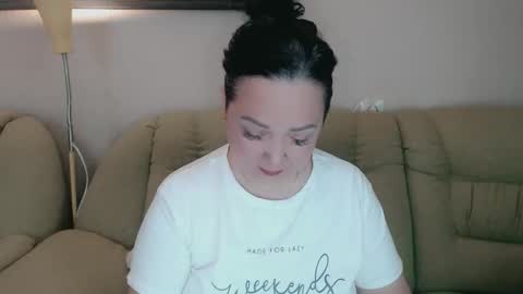 Snapshot of infinity_loveliness chatting on 10/17/25, 06:16 Infinity online show from 10/17/25, 06:16