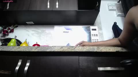 Snapshot of iniyalaboni chatting on 10/25/25, 08:14 Iniya online show from 10/25/25, 08:14