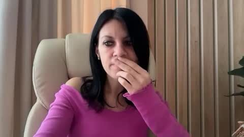 Snapshot of injaathome chatting on 11/22/25, 10:14 InjaAtHome online show from 11/22/25, 10:14