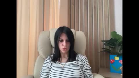 Snapshot of injaathome chatting on 04/17/26, 05:32 InjaAtHome online show from 04/17/26, 05:32