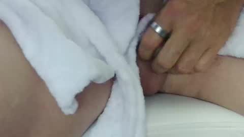 Snapshot of injmolder2 chatting on 02/11/26, 11:59 Hanging Out online show from 02/11/26, 11:59