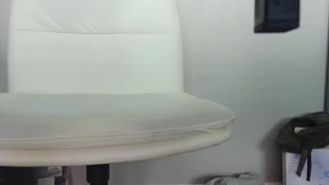 Snapshot of injmolder2 chatting on 03/17/26, 02:16 Hanging Out online show from 03/17/26, 02:16