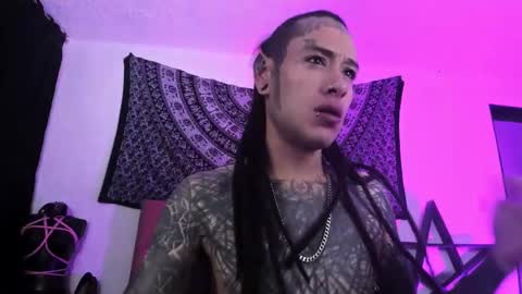 Snapshot of ink_u_buzz chatting on 12/26/24, 04:21 Dani  online show from 12/26/24, 04:21