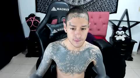 Snapshot of ink_u_buzz chatting on 01/01/25, 01:58 Dani  online show from 01/01/25, 01:58