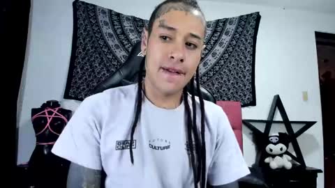 Snapshot of ink_u_buzz chatting on 01/01/25, 12:11 Dani  online show from 01/01/25, 12:11