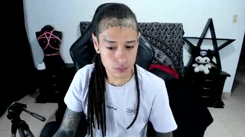 Snapshot of ink_u_buzz chatting on 01/02/25, 02:54 Dani  online show from 01/02/25, 02:54