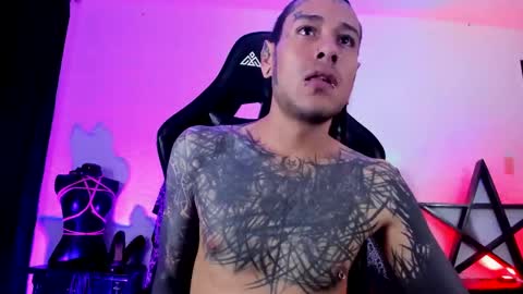 Snapshot of ink_u_buzz chatting on 01/08/25, 11:19 Dani  online show from 01/08/25, 11:19